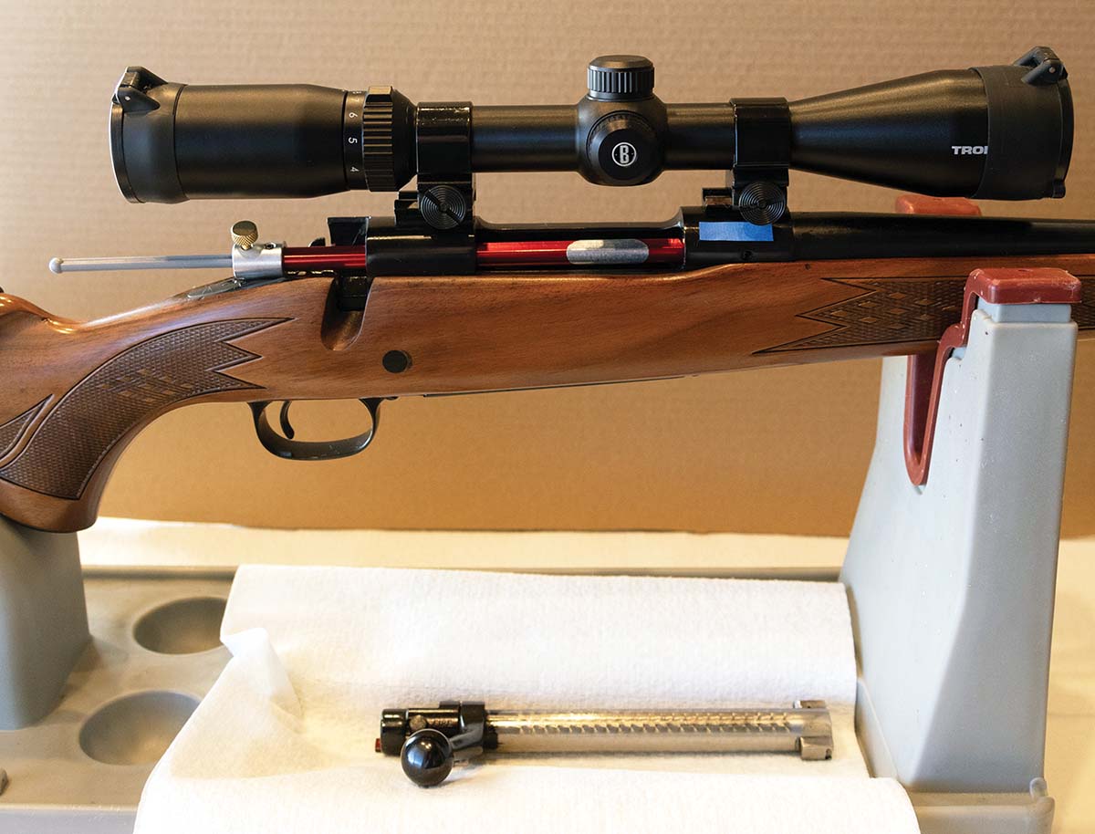 Measurement setup for cartridge length when the bullet touches the rifling.